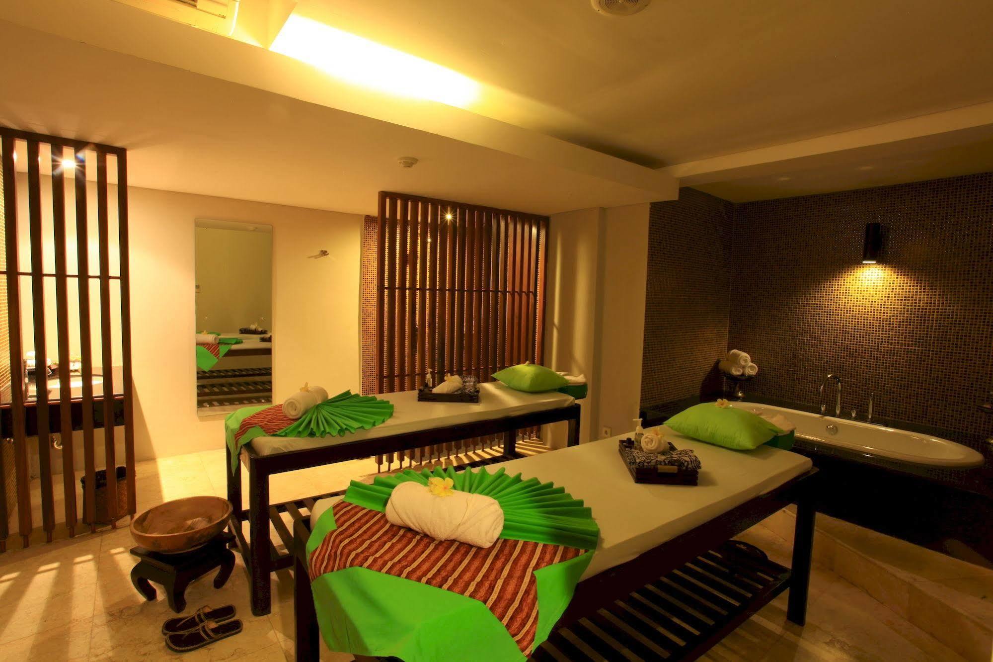 Grand Whiz Bali Hotel 4*