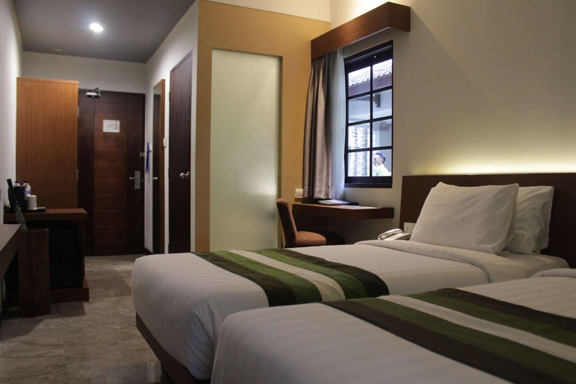 Hotel Grand Whiz Bali 4*