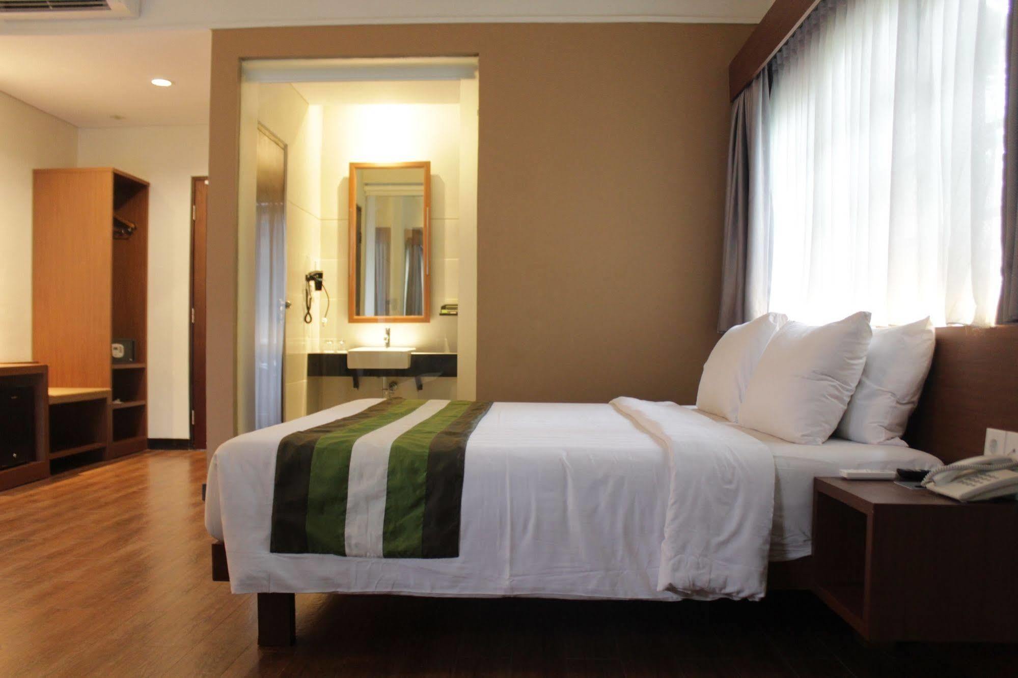Hotel Grand Whiz Bali 4*